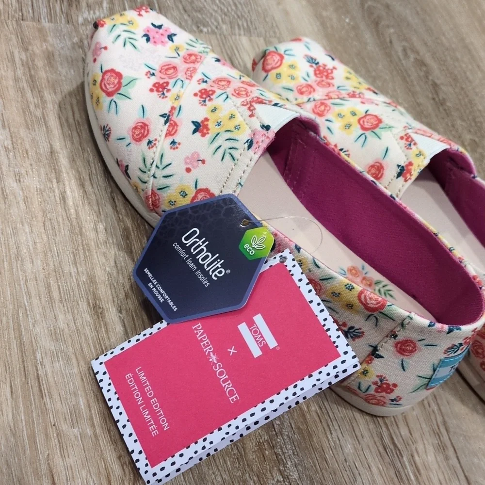 TOMS Women's Multicolor Floral Slip-On Flats size 5 - Picture 10 of 13